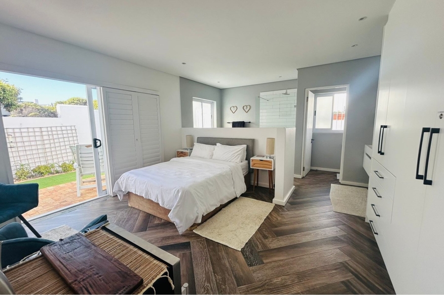 1 Bedroom Property for Sale in Bloubergstrand Western Cape